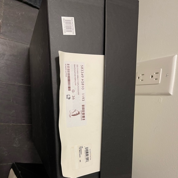 Rarely used Gucci boots come with full pack - Picture 5 of 7